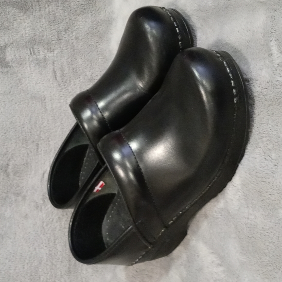 0804 Sanita Leather Clogs - Picture 8 of 8